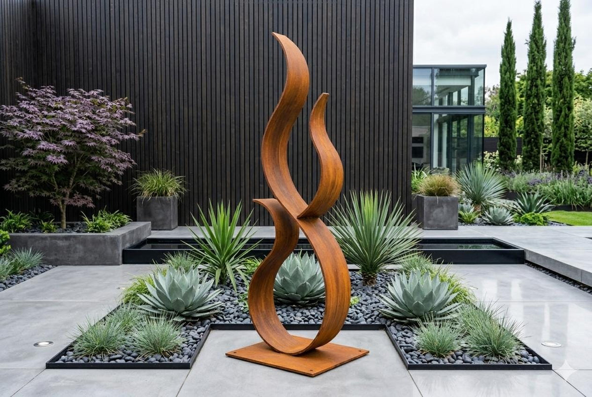Rustic Sculpture Metal Garden Decor: Majestic Flame
