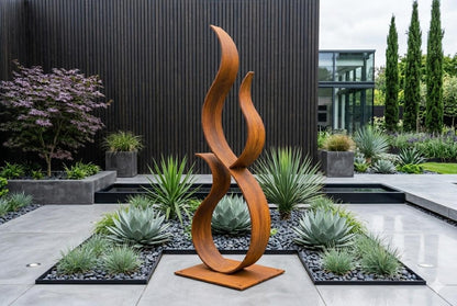 Rustic Sculpture Metal Garden Decor: Majestic Flame